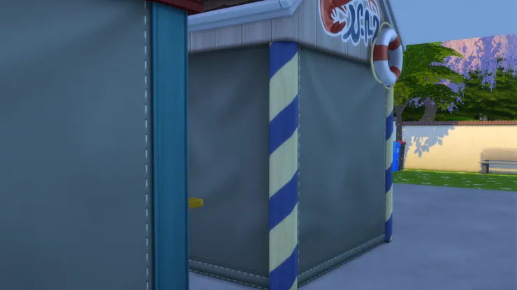 小賣部營業時便會把布簾捲起來。