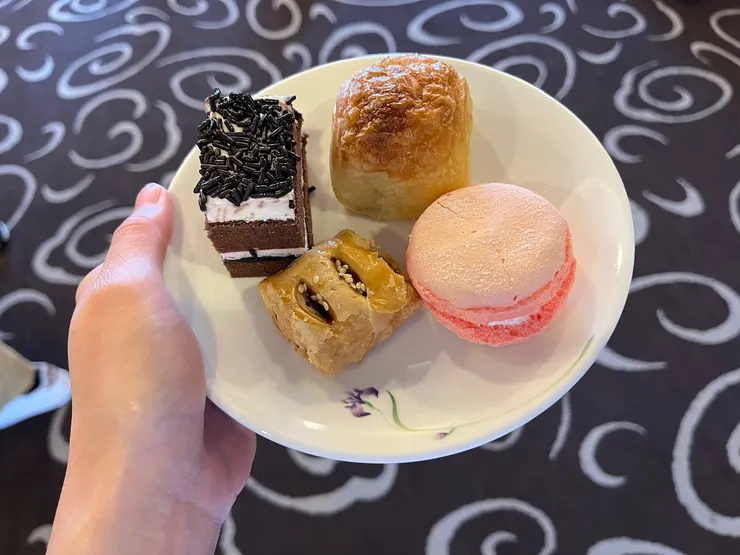 不知名各種垃圾，熱量隨便估。