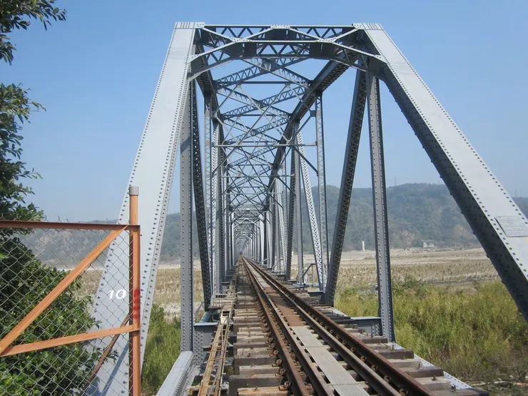 目視著637公尺之後的苗栗那一頭