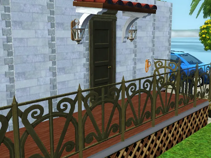 大門口有燈、有水泥造的簷篷、有金屬圍欄，看下去平實堅固，為這個家帶來安全感。