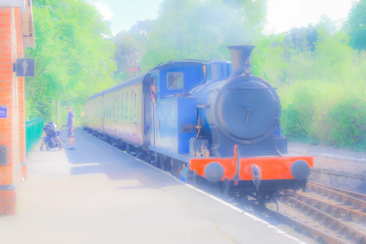 進站中的蒸汽火車