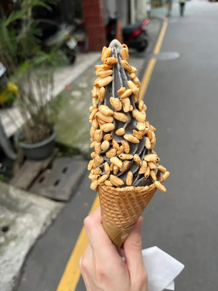 本體好像是米麩跟培茶之類的雙口味。