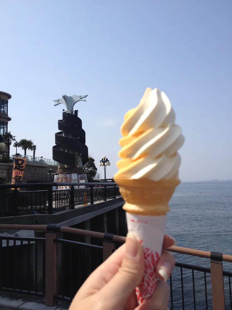 最後與小孤獨一行人的同款冰淇淋為這段旅程劃下逗點(接下來要趕往鎌倉大佛＆灌高平交道)