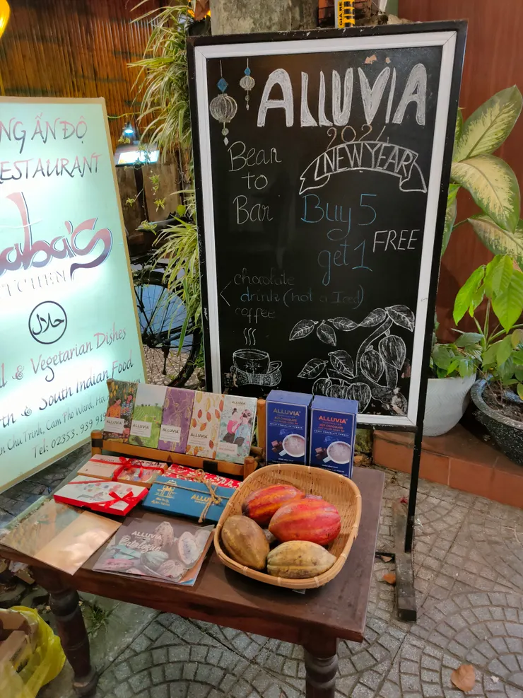 越南隨處都會看到的巧克力店，大家都覺得柳橙巧克力好吃