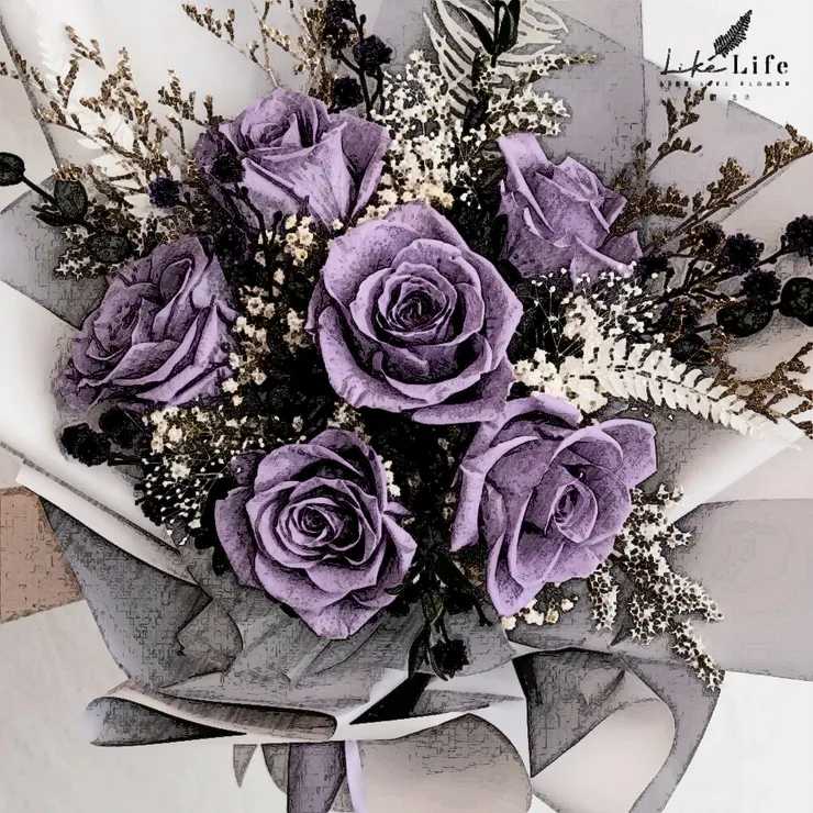 紫色永生玫瑰花束/花語：妳是我最獨特的溫柔。紫色永生花，象徵珍貴喜悅與深刻的愛情。永生花束也代表著：永不凋謝的愛。(圖片資訊來源 : Like Life)