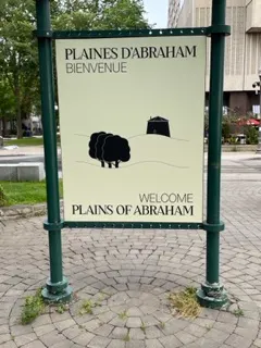 英法雙語的歡迎告示牌