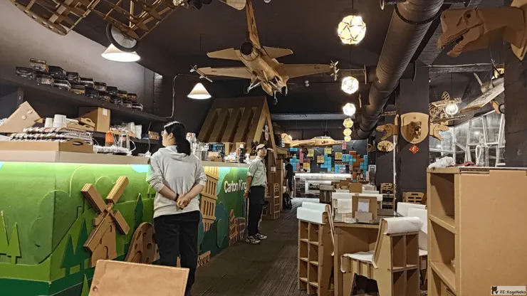 紙箱王餐廳座位