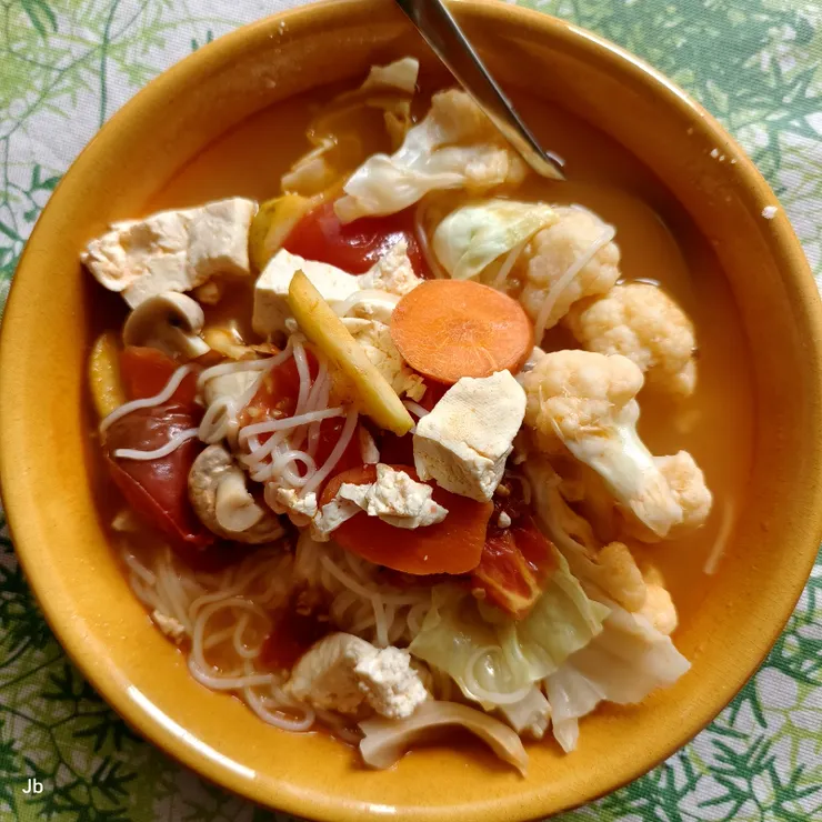 【乾脆回民宿休息煮個麵隨便吃!老婆純素也没間題。】