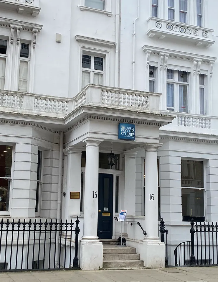 倫敦南肯辛頓的通靈研究學院，位於維多利亞時代聯排住宅