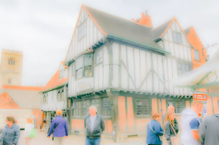 肉鋪市場入口旁的都鐸式建築