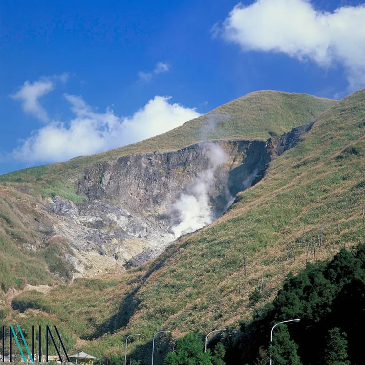 圖1 陽明山小油坑 案名：臺灣各地風景 檔號：0082/BS4/1 來源機關：行政院新聞局 管有機關：國家發展委員會檔案管理局