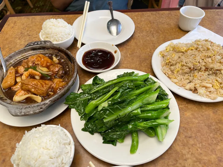 有一種餓，是打飯阿姨覺得你餓