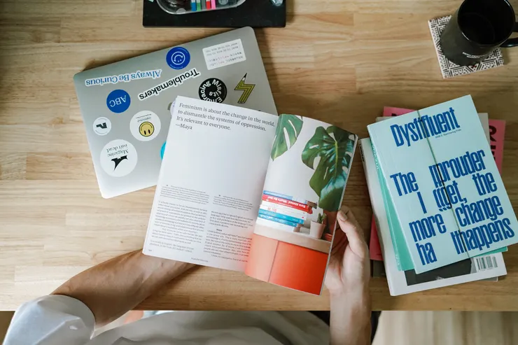 編輯真摯的「傾聽」,是為了讓對方分享得更多,也更能傳遞一篇好的故事內容。Photo by Troublemakers