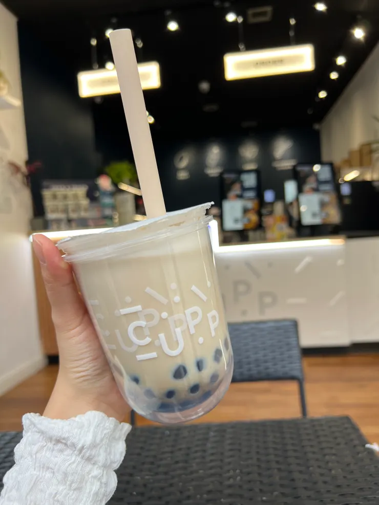 在英國格拉斯哥(Glasgow)旅行時找到的珍奶店家,在與店員閒聊後得知這家店也是由台灣人開設的( Joy 攝於 CUPP Bubble Tea - Byres Road)