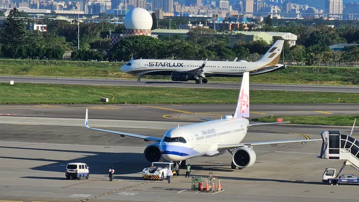 華航和星宇航空的空中巴士A321neo客機同框!