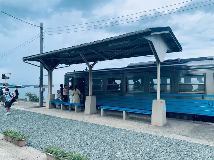 這台是普通電車，大約一小時才一班。