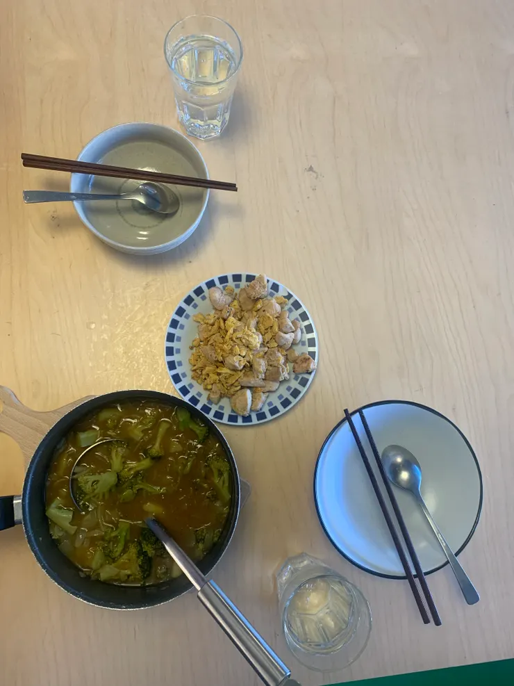 在瑞士下廚的第一餐，就用咖哩來開局。