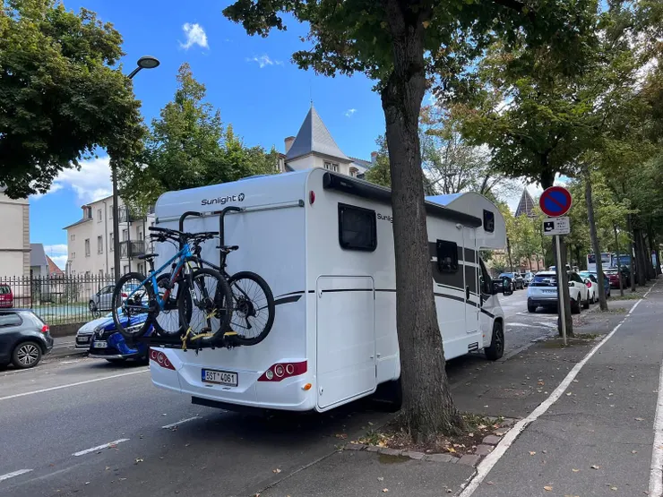 開露營車旅行，是J夢想的旅遊方式