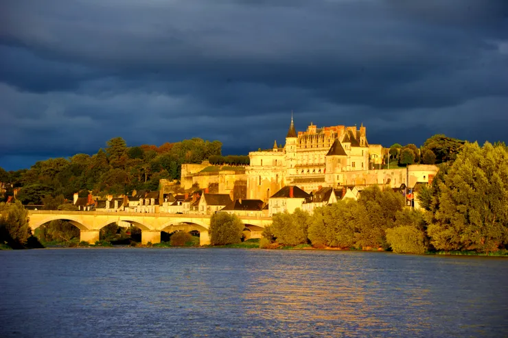 【昂布瓦斯城堡來時望見不覺惦記 返程小候拍到黃金大景真好運氣】