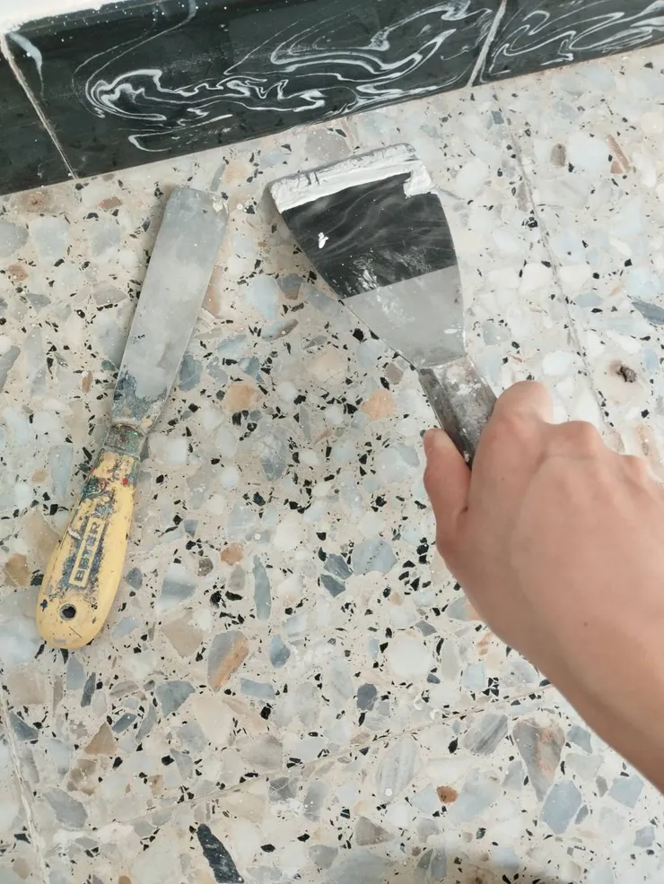 又滴油漆了，趕快鏟起來