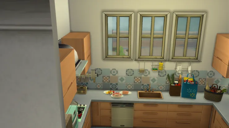 廚房在後門旁邊，再隔壁就是廳堂，可以說在全屋的中心位置。