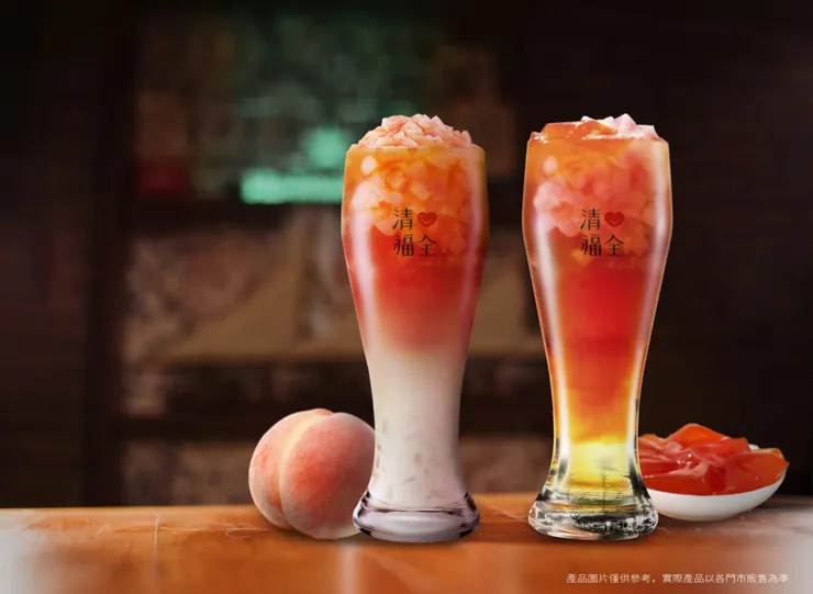 圖說：清心福全「夏日蜜桃季」祭優惠，「雙倍蜜桃鮮奶茶」與「蜜桃凍紅茶」6/17-6/30大杯折價5元。（資料來源：清心福全）