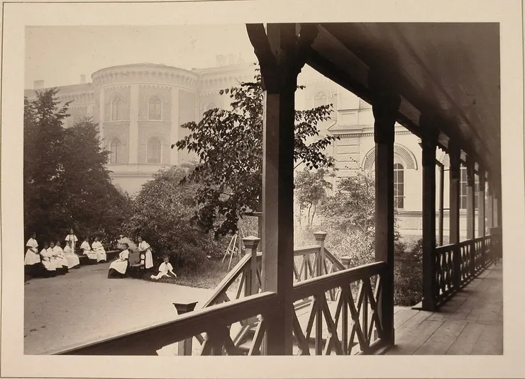 學生們於巴夫洛夫女子學院內休憩