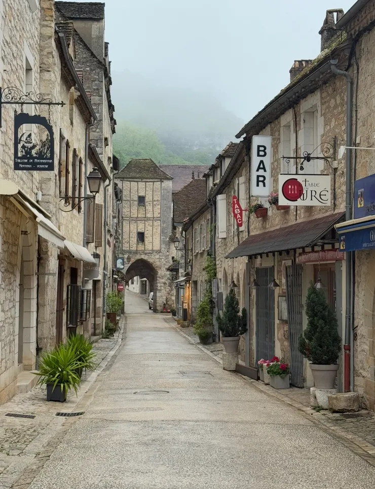 觀光客還沒有出來，一片安靜