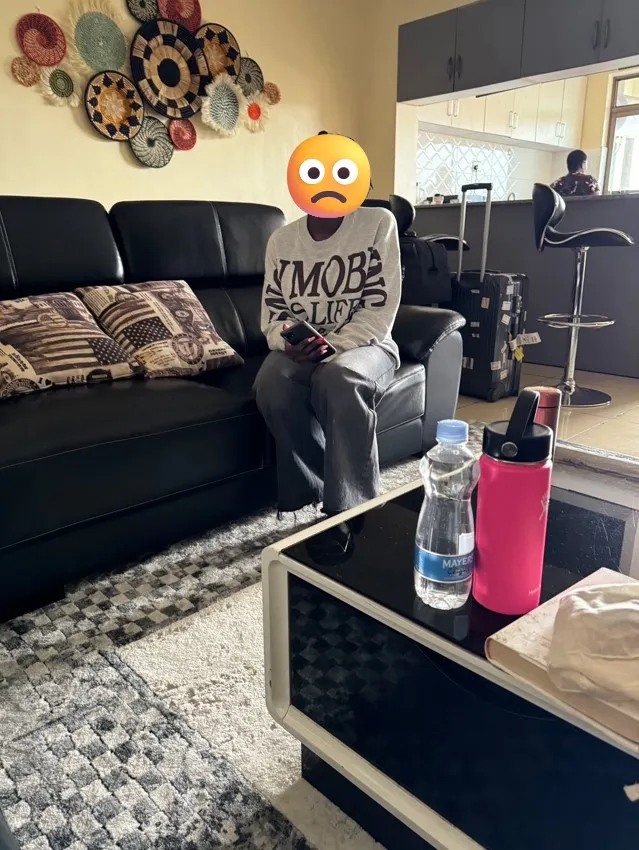 他的表情就跟符號一樣 哀~~~