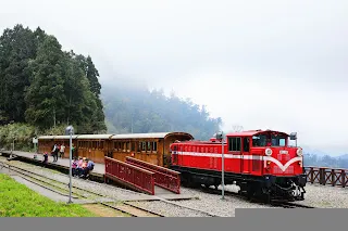 在本線中斷期間難得有列車來到二萬平