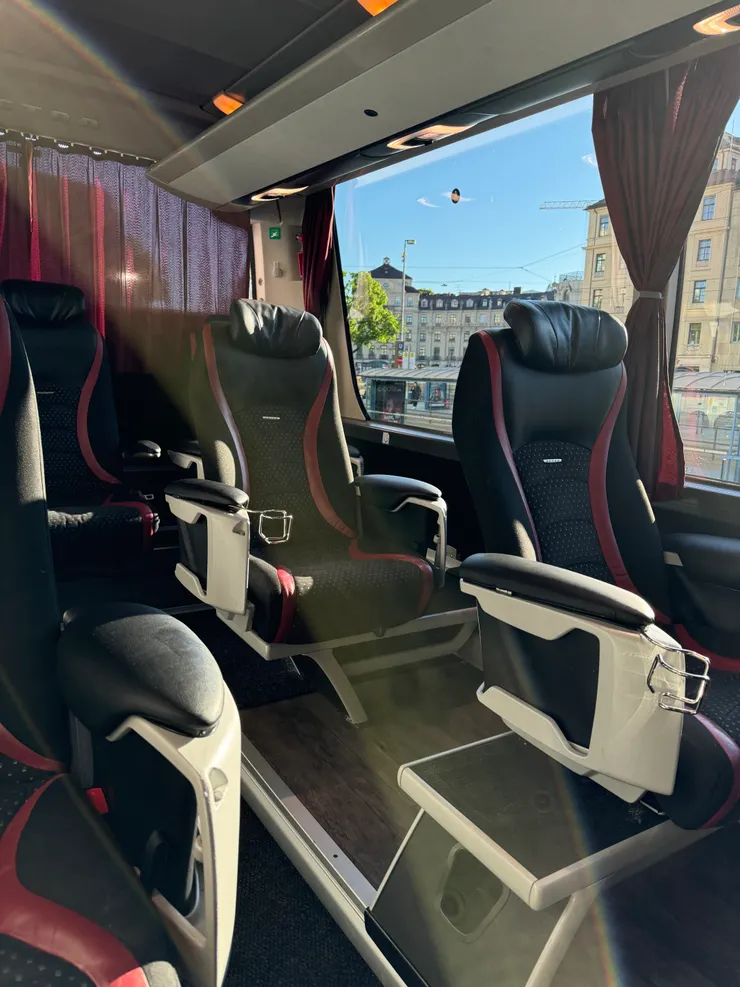 巴士的位置都是獨立位置