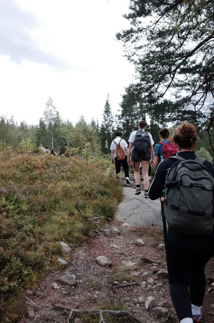 較為平緩的路段，速速拍完便收起相機。