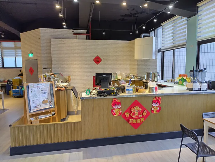 餐飲部,但是沒有營業