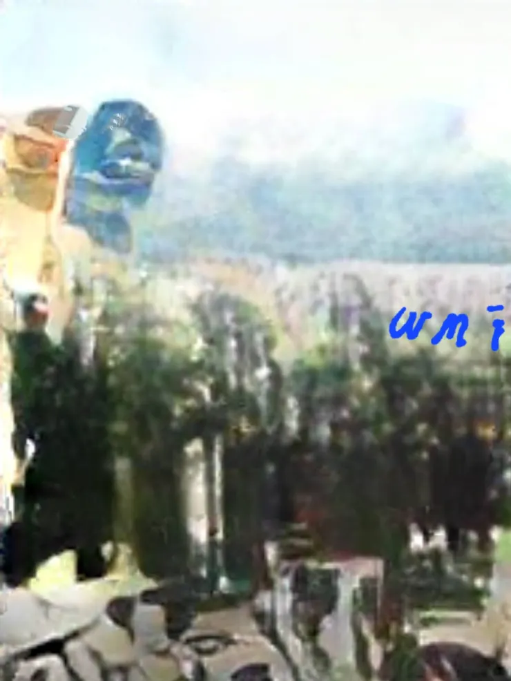 我的創作 遺跡
最下面為遺跡 中間為樹林 上方左邊有個人臉左邊黃色的臉代表現在 右邊藍色的臉代表過去 中間白色的線代表現在過去合併以後所產生的未來