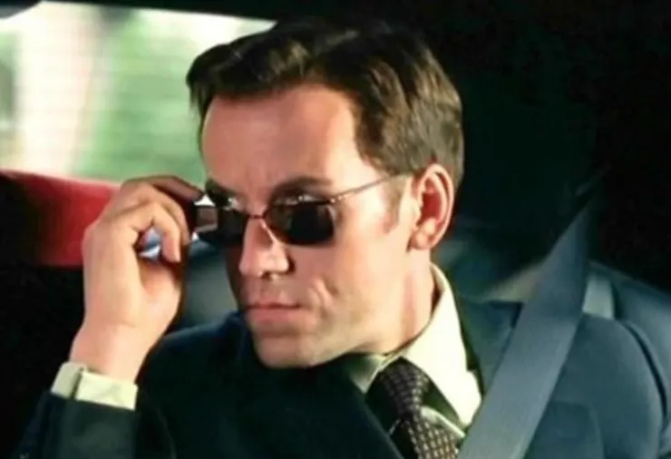 《麻雀變王妃》國王指派隨扈跟著王子前往美國大學(圖片來源：IMDb)