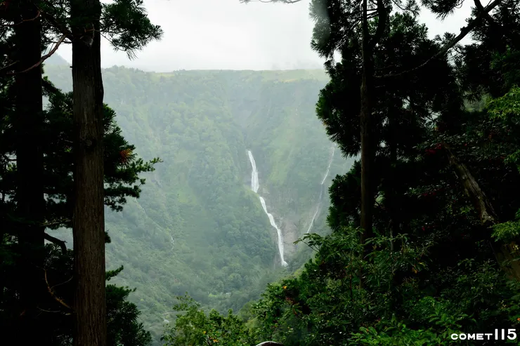 在稱名瀑布展望點附近司機刻意放慢車速讓大家捕捉