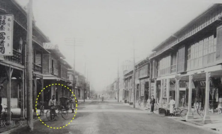 偶然間捕捉到韓國獨立義士趙明河身影，這是1928年5月行動前趙明河工作過的茶店門前。 〈秋惠文庫〉