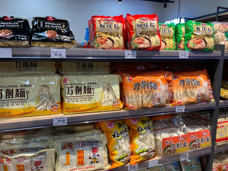 台式刀削麵、關廟麵都有