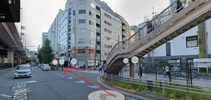 圖6，過馬路繼續直走