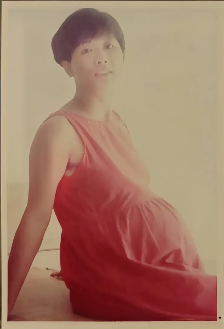 【1990/08/13,剪了短髮,準備隨時入院生產。】