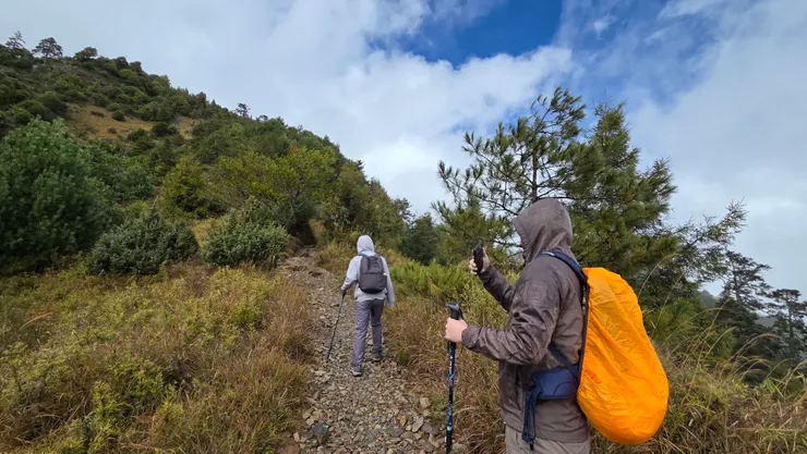 在我們踏上哭坡後,山神,好像真的關照了我們父子三人。