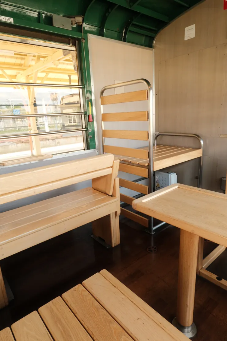 指定席座位+行李置物架