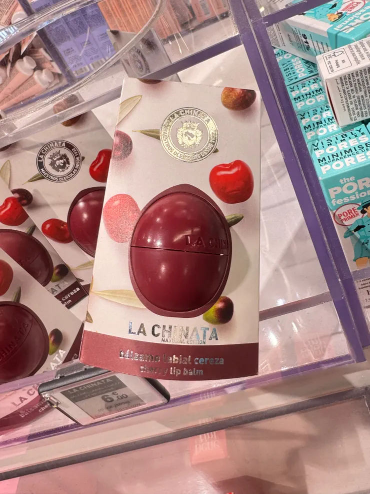 在Compostela機場買了一顆橄欖油護唇膏6歐，有夠好用，很後悔沒多買幾顆。😭