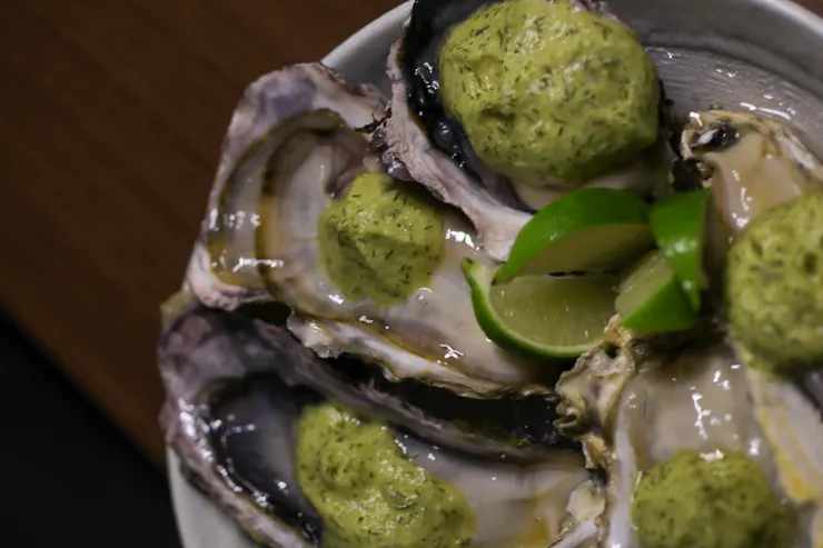 醬料裡面沒有檸檬汁 喜好檸檬的人可以使用擺盤上切片