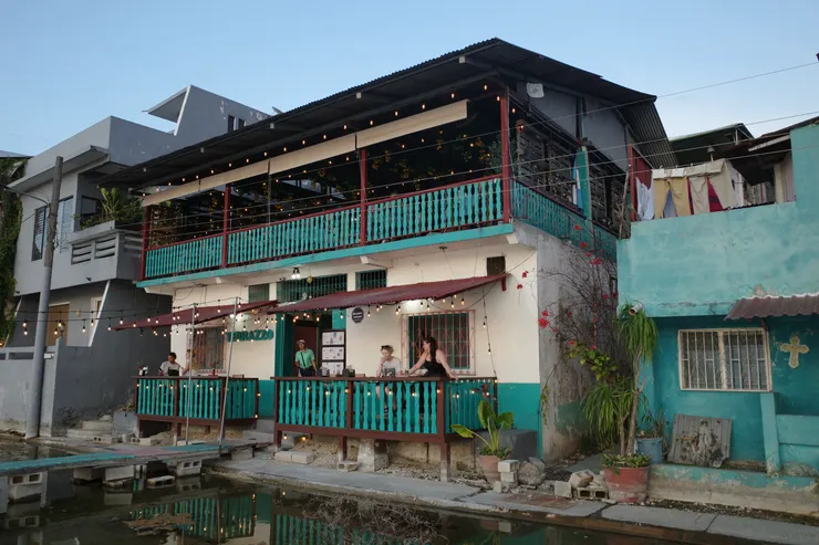 Terrazzo, Ristorante E Bar 外觀。有前門跟後門，此處為直通湖岸的後門。