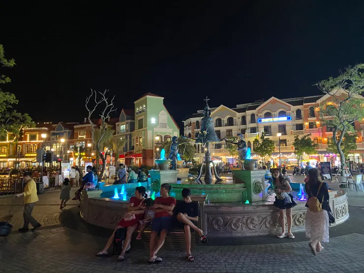 大家等著10點的水舞秀