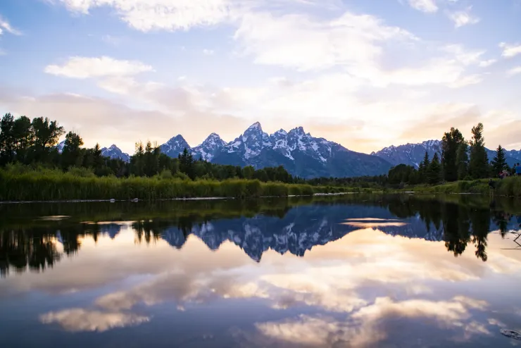 大堤頓國家公園擁有雄偉山峰與純淨的湖泊。圖:美國國家旅遊局/提供