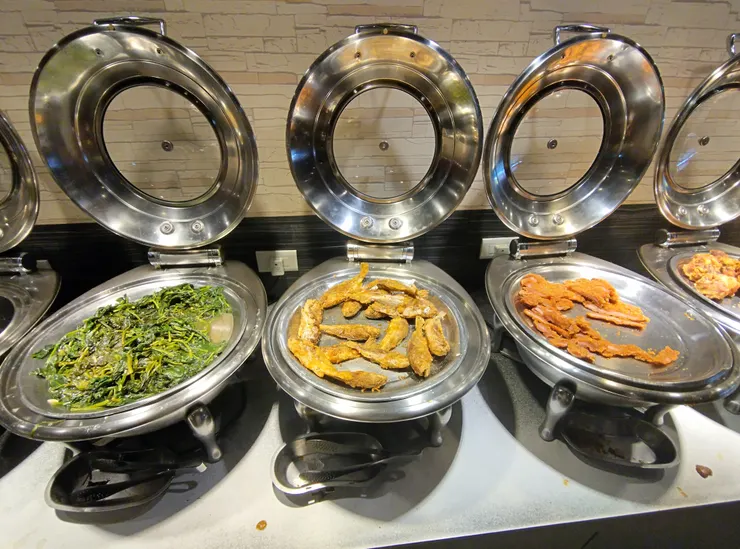 炒地瓜葉 & 炸魚 & 紅糟肉