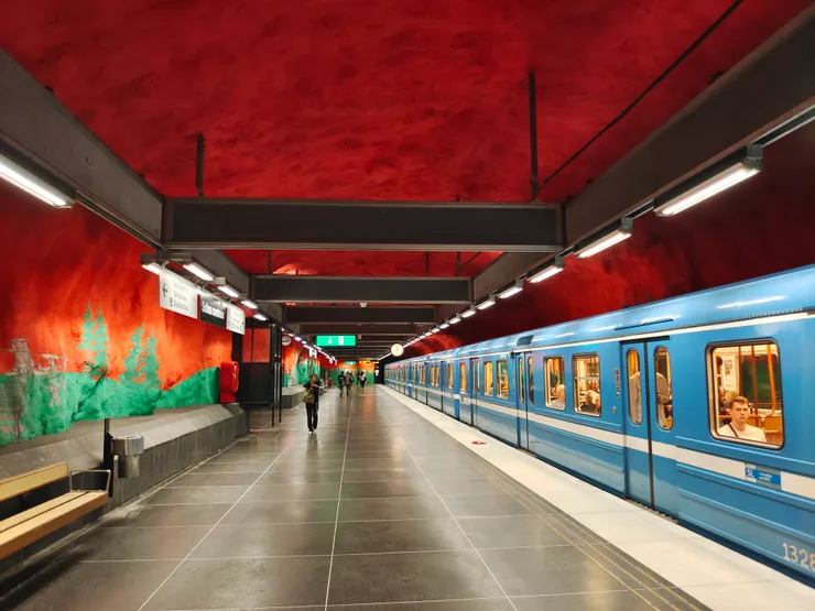 瑞典斯德哥爾摩地鐵站，攝於2023年。