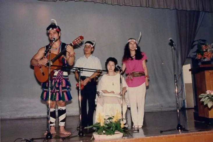 （圖說：1987年劉俠姐和尹可名、詹慶臨，帶著喜樂盲人四重唱去香港演講宣教。）